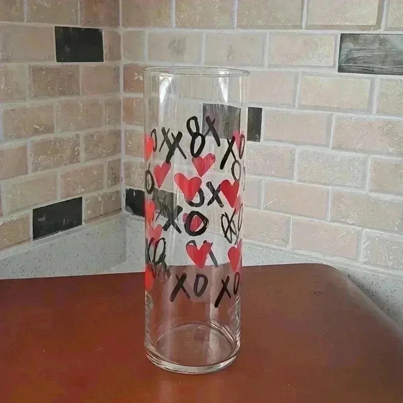 VASE HEARTS AND XO GLASS - Picture 2 of 3